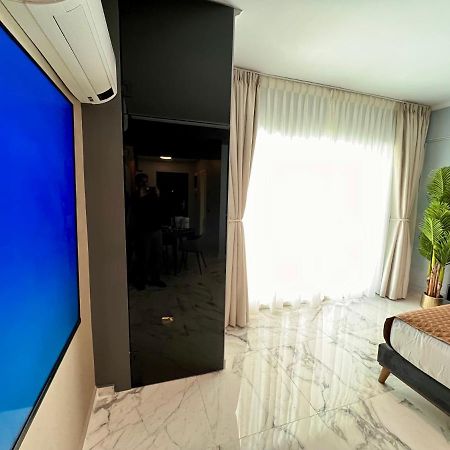 Blue Luxury Studio Mamaia Luaran gambar