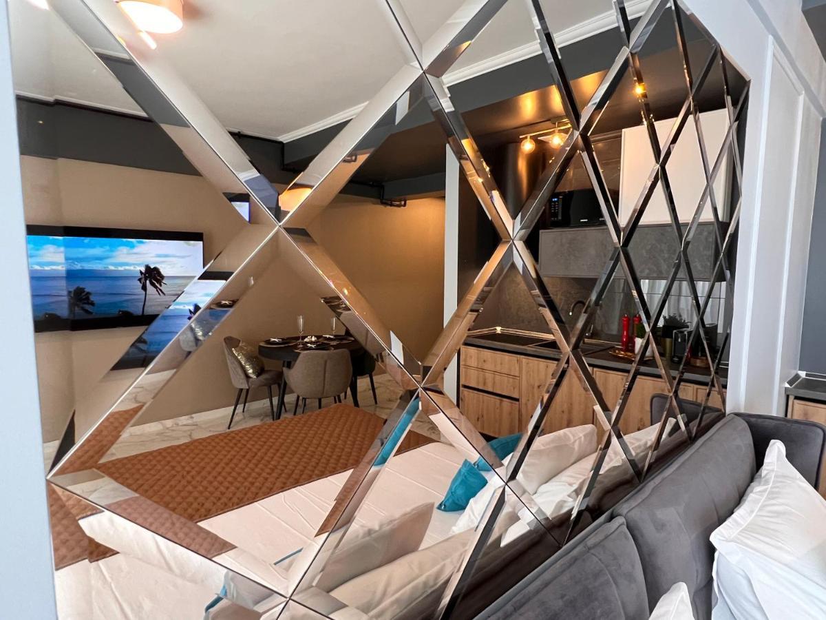 Blue Luxury Studio Mamaia Luaran gambar