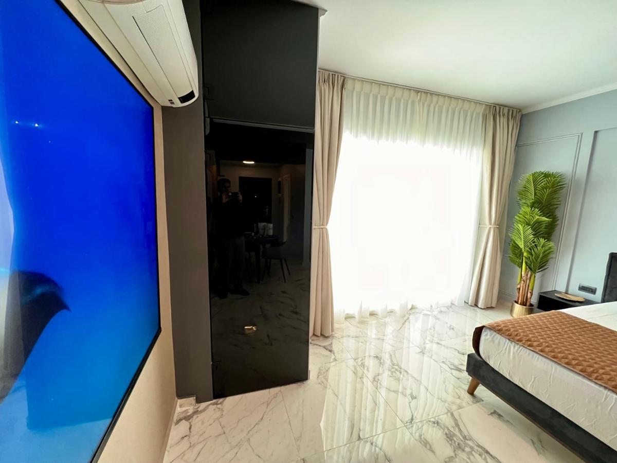 Blue Luxury Studio Mamaia Luaran gambar