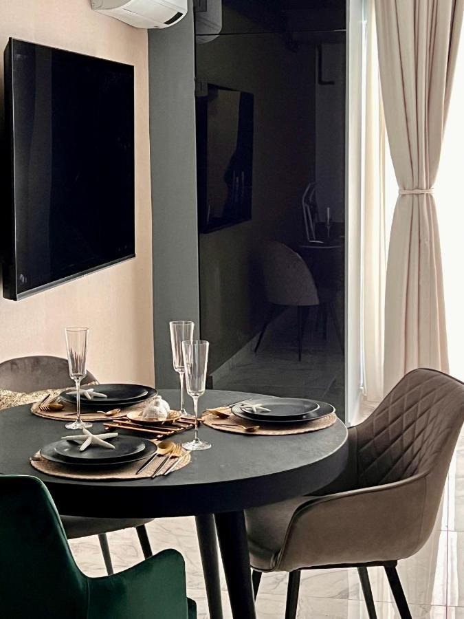 Blue Luxury Studio Mamaia Luaran gambar