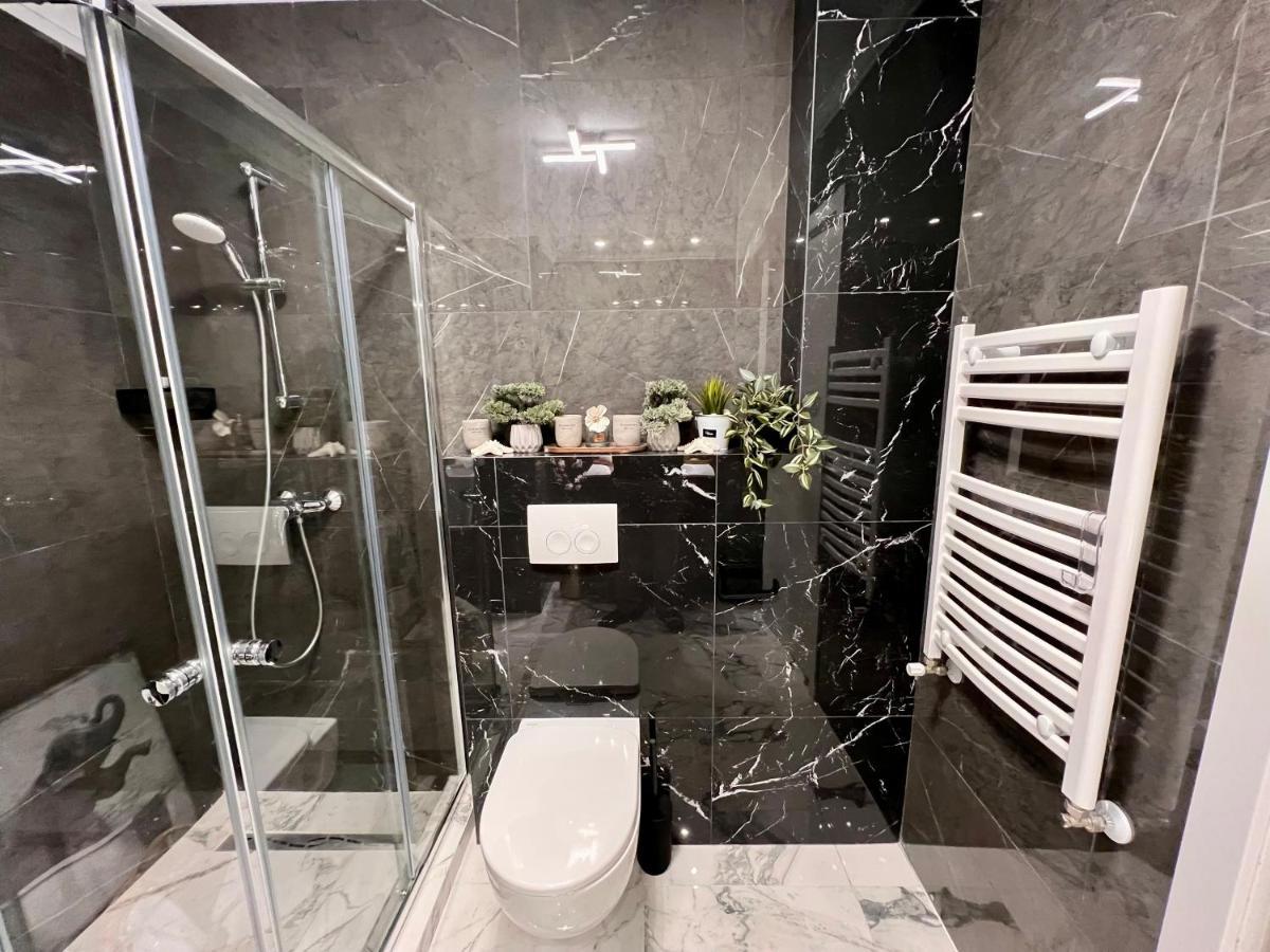 Blue Luxury Studio Mamaia Luaran gambar