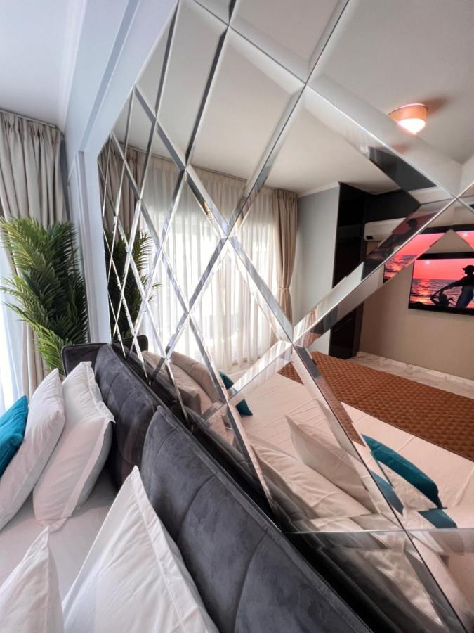 Blue Luxury Studio Mamaia Luaran gambar