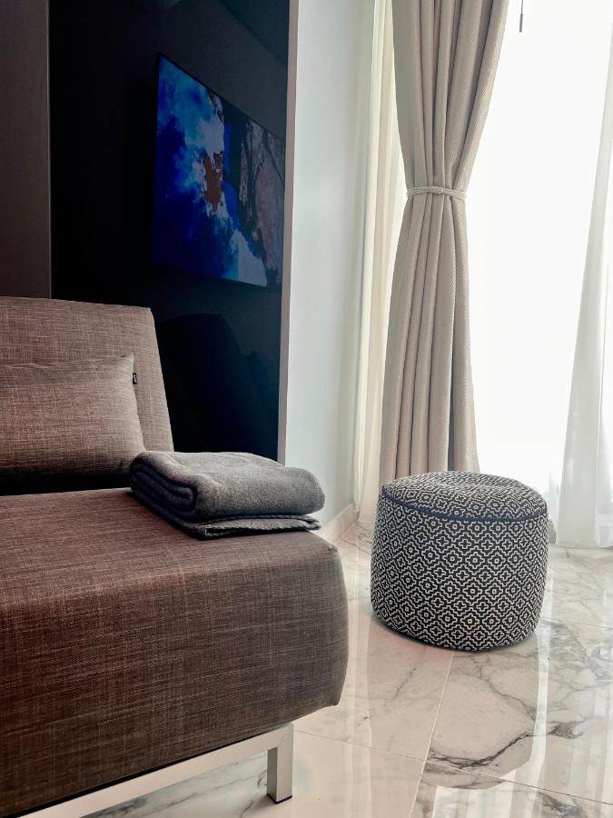 Blue Luxury Studio Mamaia Luaran gambar